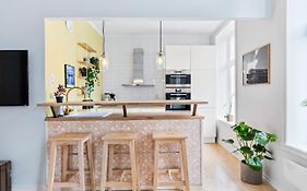 Classic, Unique And Charming - Popular Area